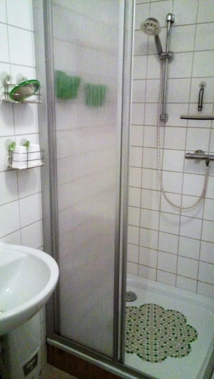 Eigenes Bad mit Dusche